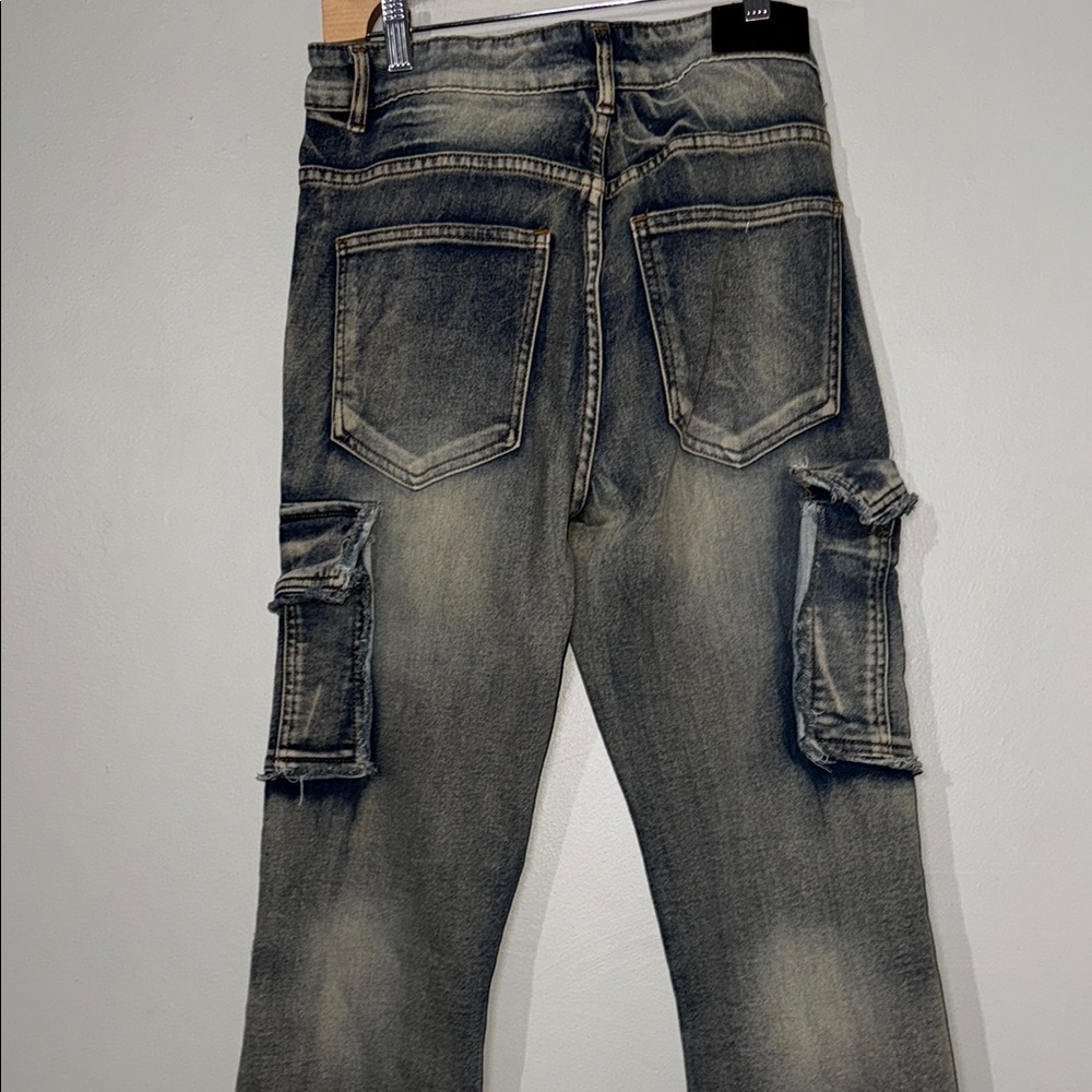 Relaxed Cargo Jeans in Faded Black - Picture 9 of 9
